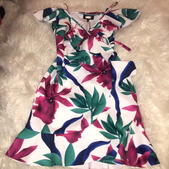 Alexia Admor Floral Fluttery Wrap Dress NWT - Picture 4 of 6